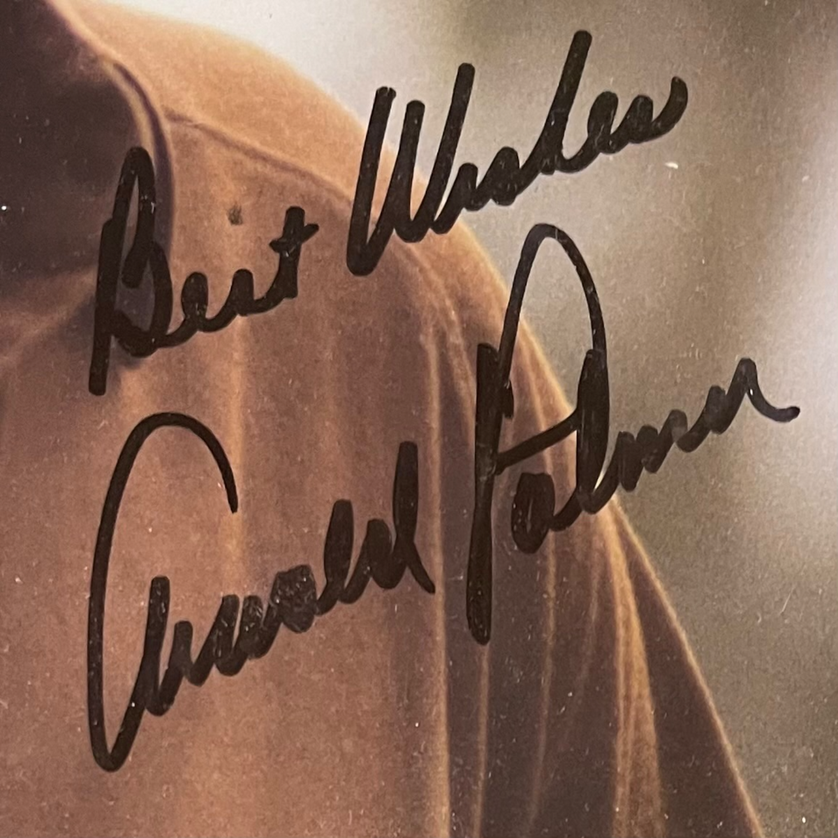 Autographed Arnold Palmer Golf 8x10 Photo Deluxe Framed with Arnie's Army Pin - JSA-Powers Sports Memorabilia