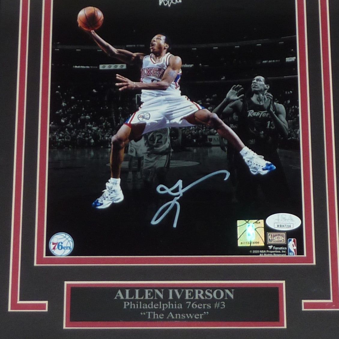 Autographed Allen Iverson Philadelphia 76ers (Spotlight) Deluxe Framed 8x10 Photo - Beckett-Powers Sports Memorabilia