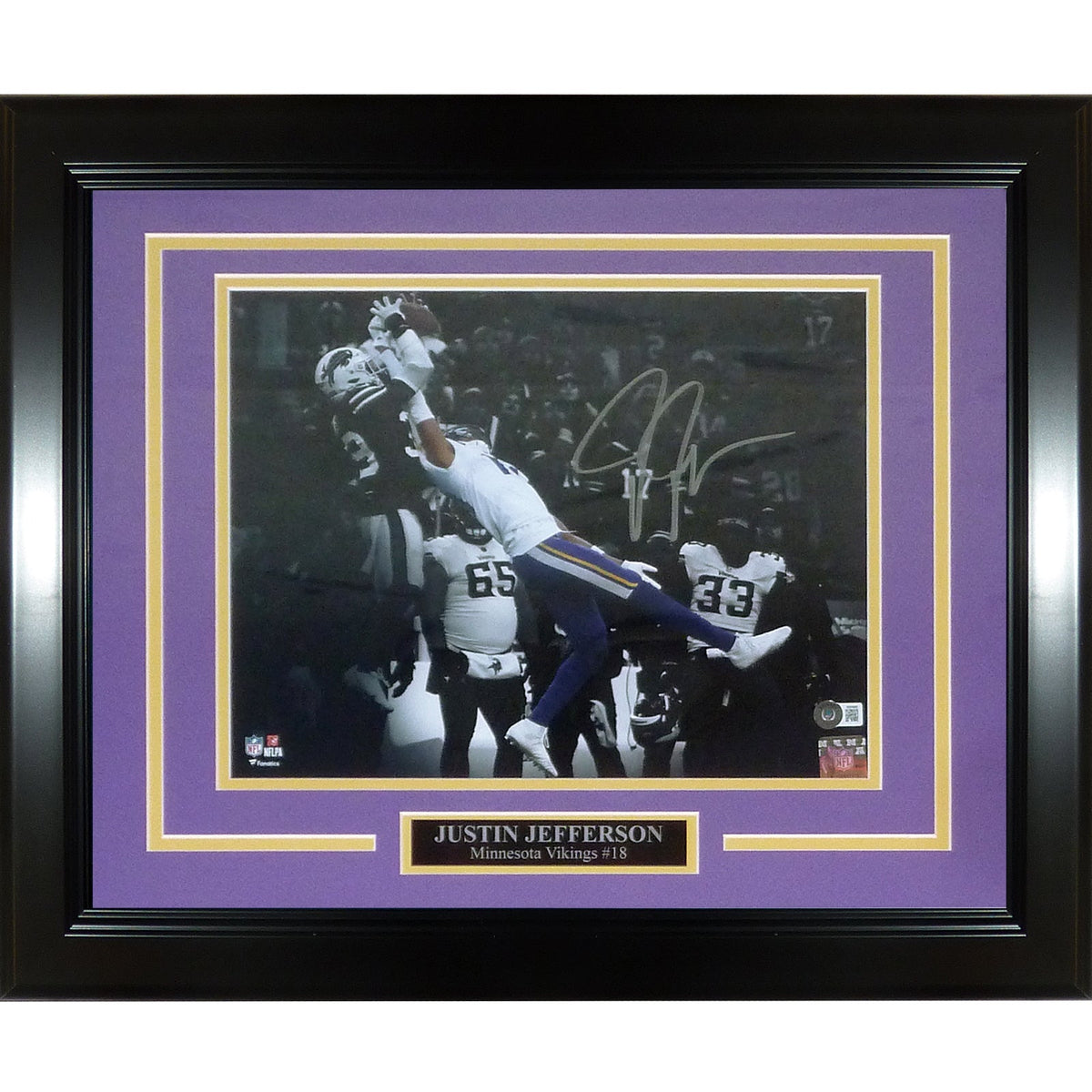 Autographed Justin Jefferson Minnesota Vikings (Spotlight Catch) Deluxe Framed 11x14 Photo - Beckett-Powers Sports Memorabilia