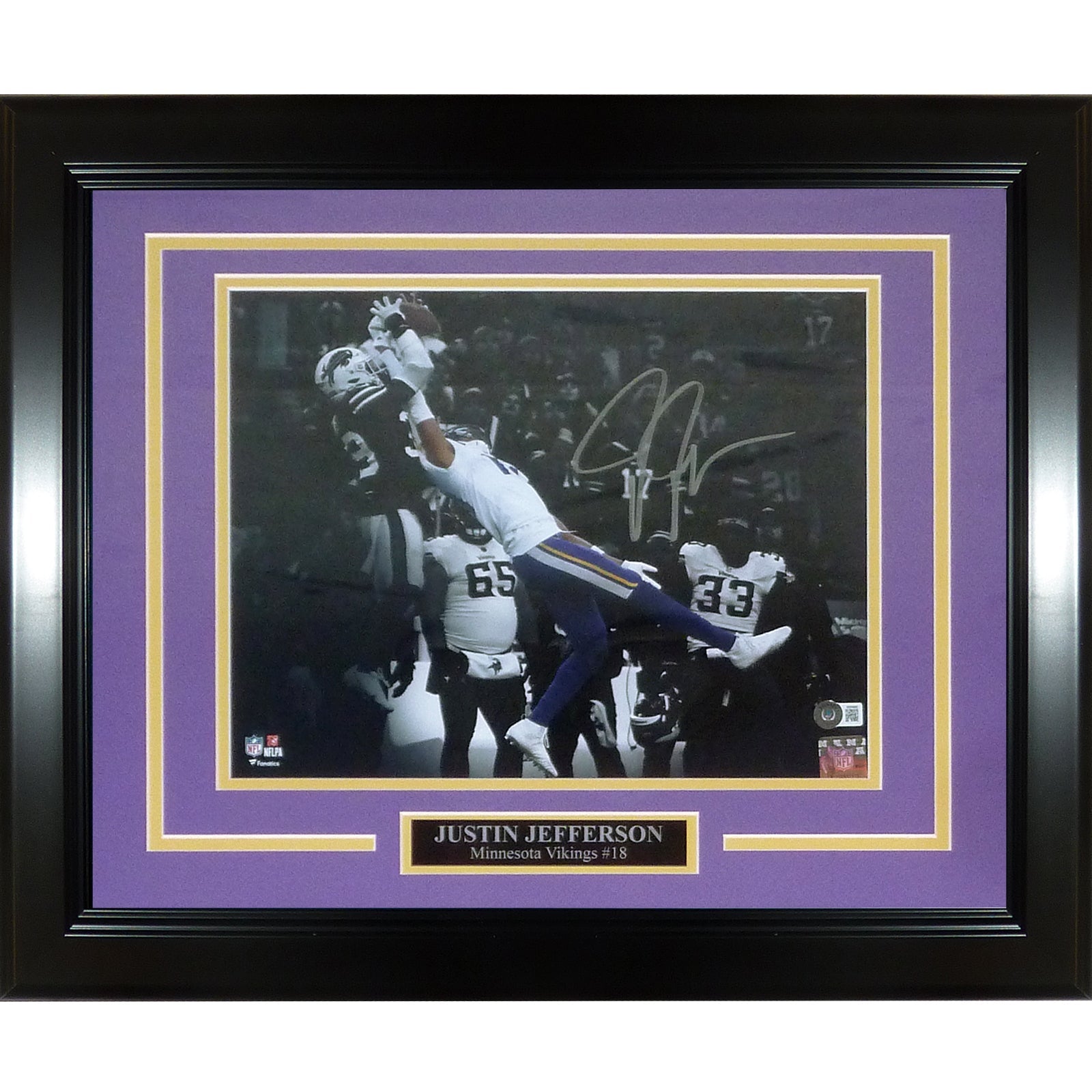 Autographed Justin Jefferson Minnesota Vikings (Spotlight Catch) Deluxe Framed 11x14 Photo - Beckett-Powers Sports Memorabilia