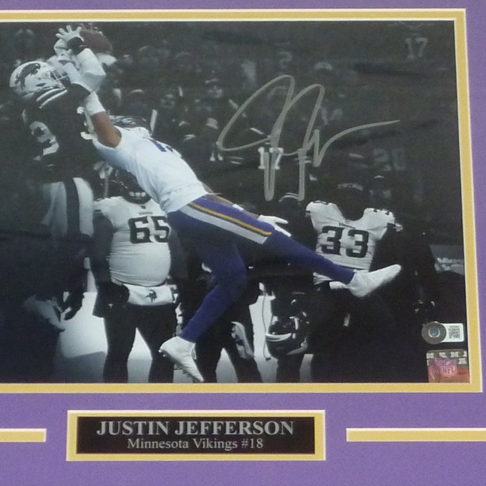 Autographed Justin Jefferson Minnesota Vikings (Spotlight Catch) Deluxe Framed 11x14 Photo - Beckett-Powers Sports Memorabilia