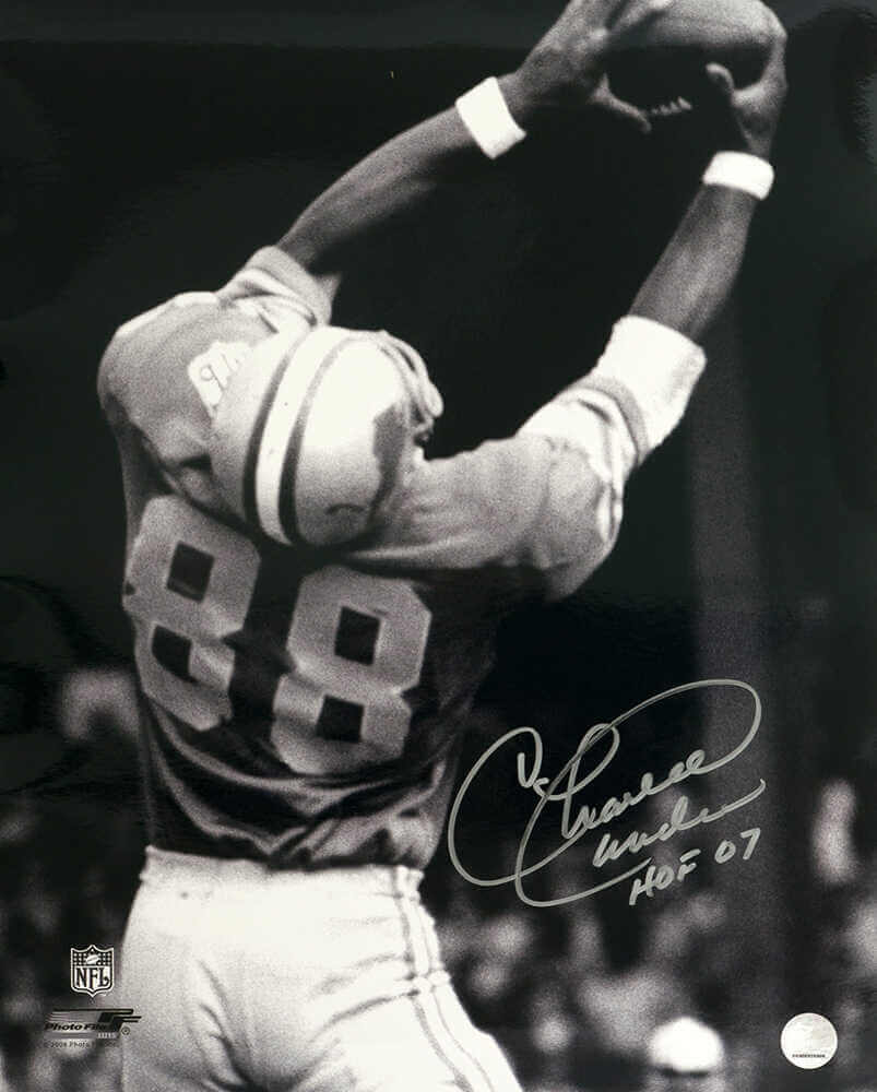 Charlie Sanders Autographed Detroit Lions B&W Catching Football 16x20 Photo with HOF'07-Powers Sports Memorabilia