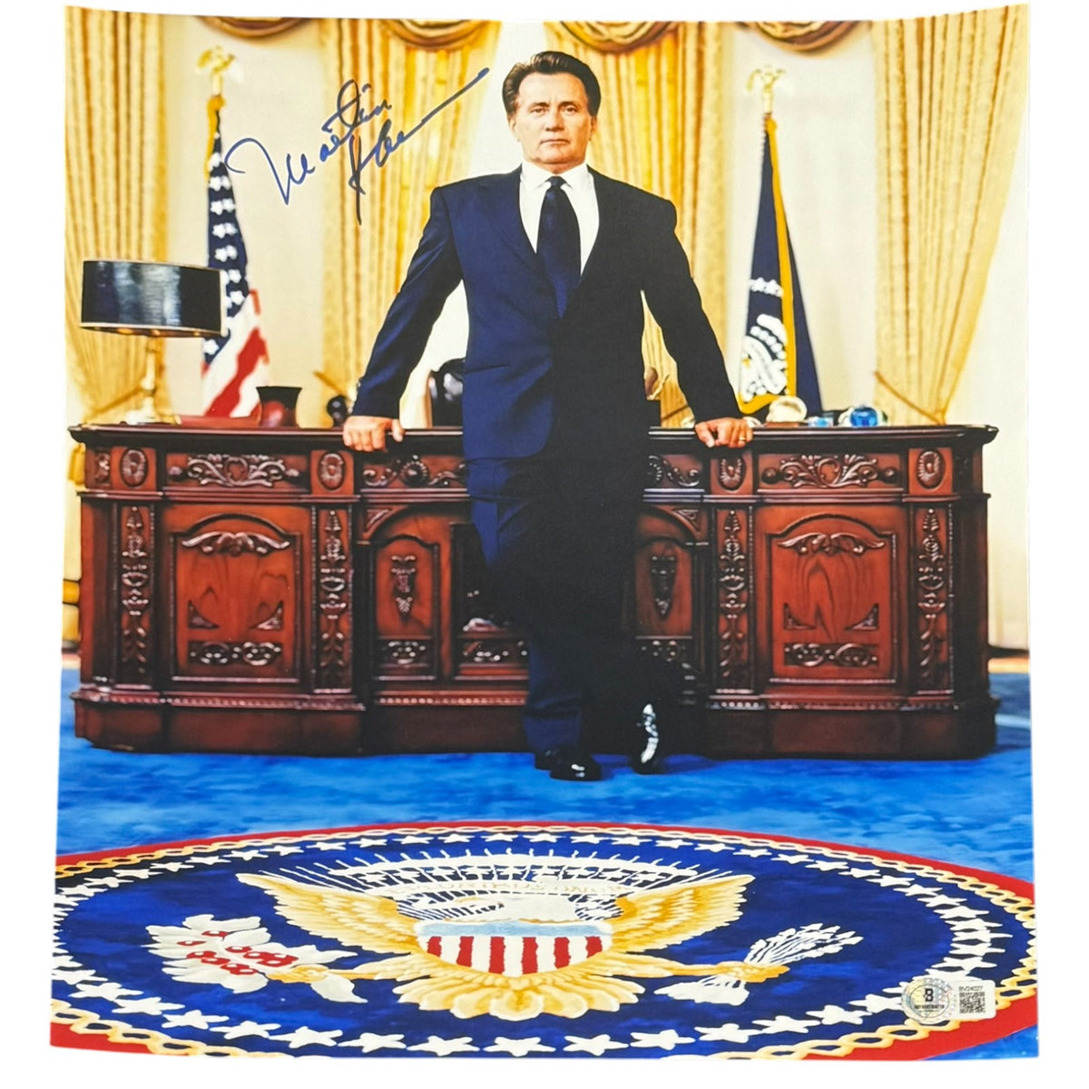 Martin Sheen The West Wing Signed 11x14 Photo - Beckett Beckett - 54370-Powers Sports Memorabilia