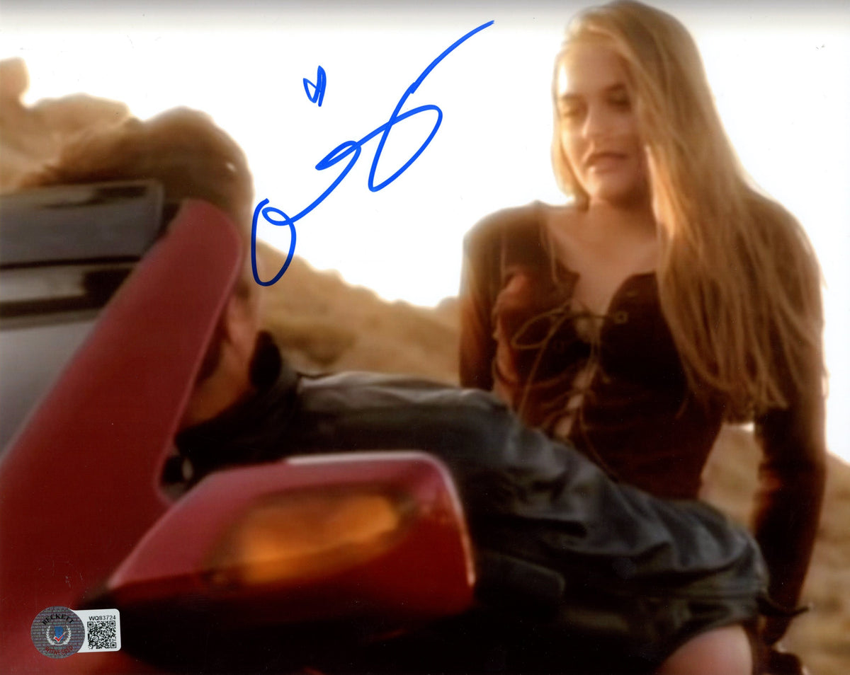 Alicia Silverstone Aerosmith Signed 8x10 Photo - Beckett Beckett-Powers Sports Memorabilia