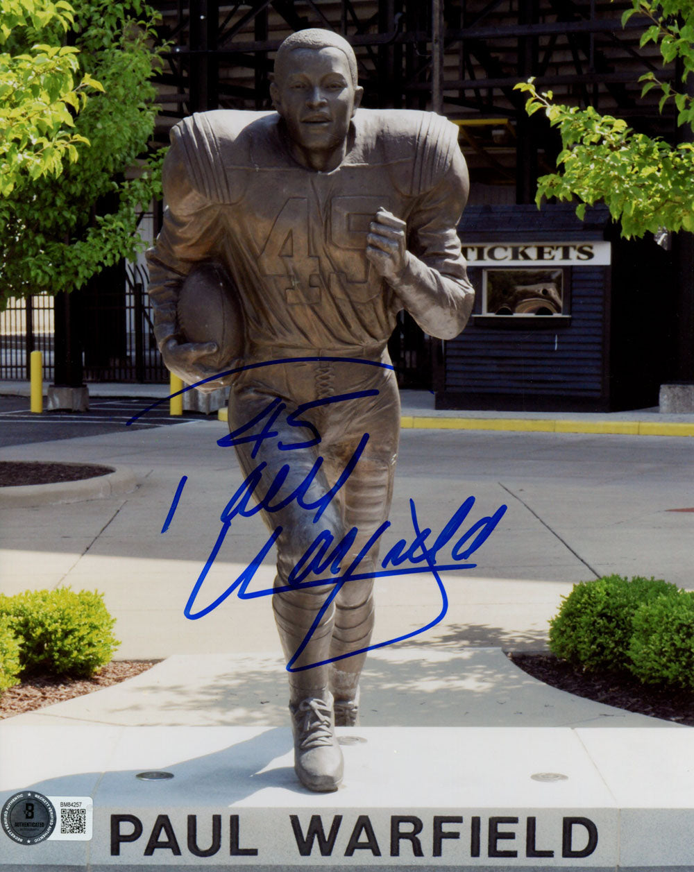 Paul Warfield Cleveland Browns Signed 8x10 Photo - Beckett Beckett-Powers Sports Memorabilia