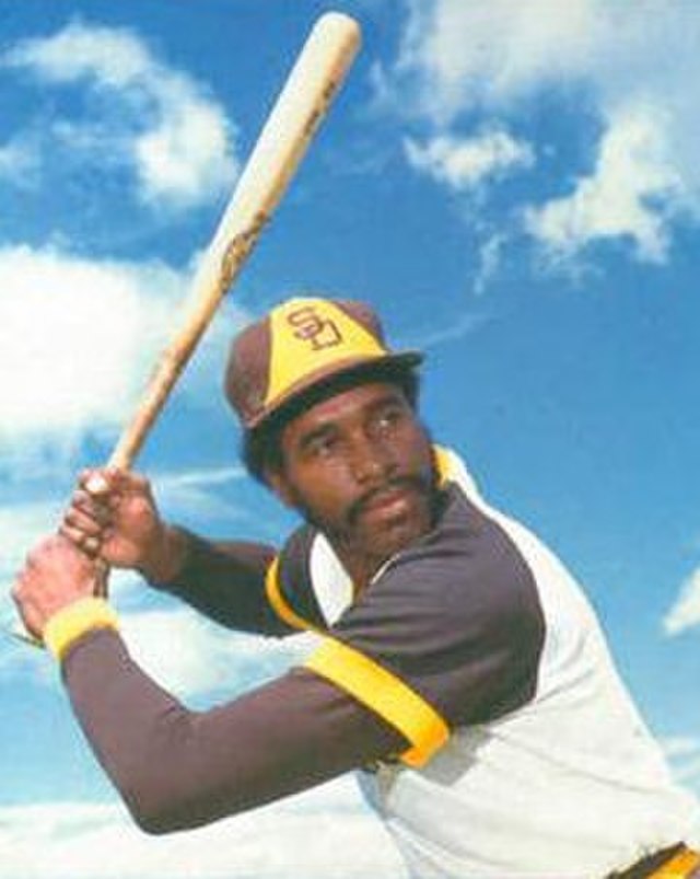 Dave Winfield Autograph Signing-Powers Sports Memorabilia