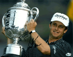 David Toms Autographed 8x10 Photo 2001 PGA Championship w/ Trophy (horizontal)-Powers Sports Memorabilia
