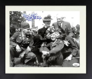 Melvin E. Biddle Autographed WWII Vintage B&W 8.5x11 Photograph Custom Framing- JSA #AC92665- Medal of Honor/Battle of the Bulge-Powers Sports Memorabilia