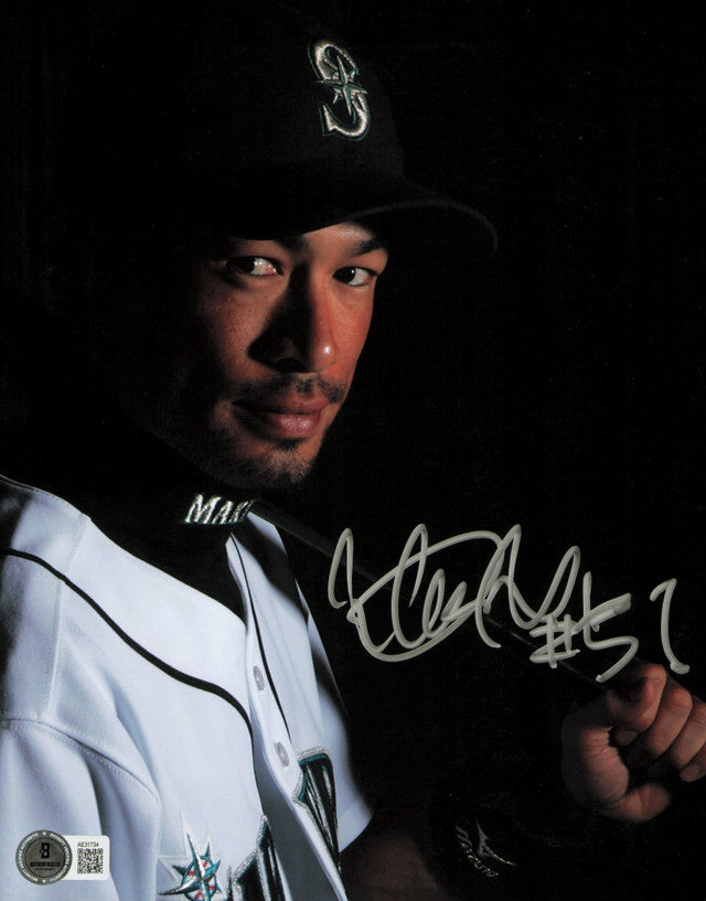 Ichiro Suzuki Autograph Signing-Powers Sports Memorabilia