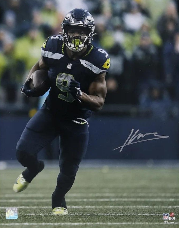 Kenneth Walker Autograph Signing-Powers Sports Memorabilia